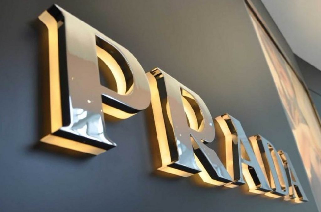 Cắt chữ nổi inox bằng máy Fiber