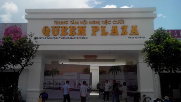 Làm bảng hiệu quảng cáo trung tâm tiệc cưới Queen Plaza